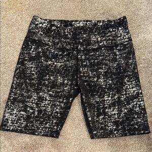 Women's Black and Gray Patterned Bike Shorts